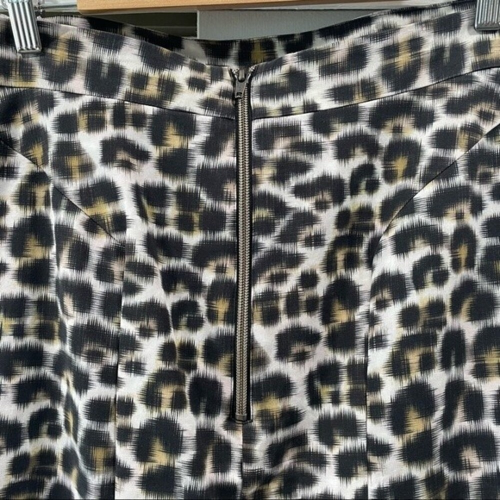 Ann Taylor Cheetah Print Pencil Skirt Size 6 - Picture 4 of 13